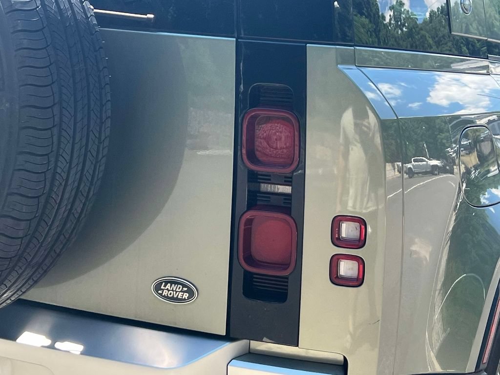 Used 2022 Land Rover Defender 110 AWD/4WD image 10