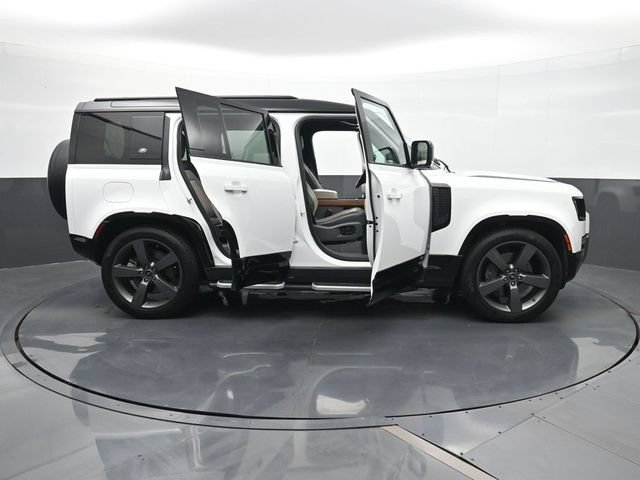Used 2021 Land Rover Defender 110 X-Dynamic HSE AWD/4WD image 31
