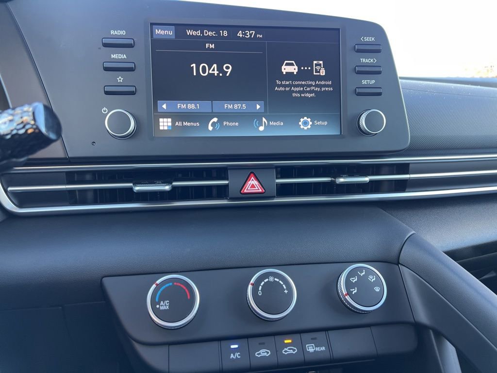 Used 2025 Hyundai Elantra SE image 20