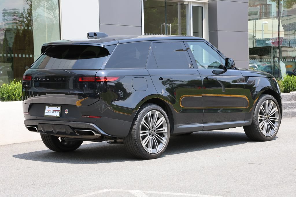 Used 2024 Land Rover Range Rover Sport SE AWD/4WD image 4