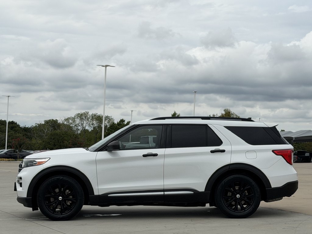 Used 2020 Ford Explorer XLT w/ Equipment Group 202A RWD image 3
