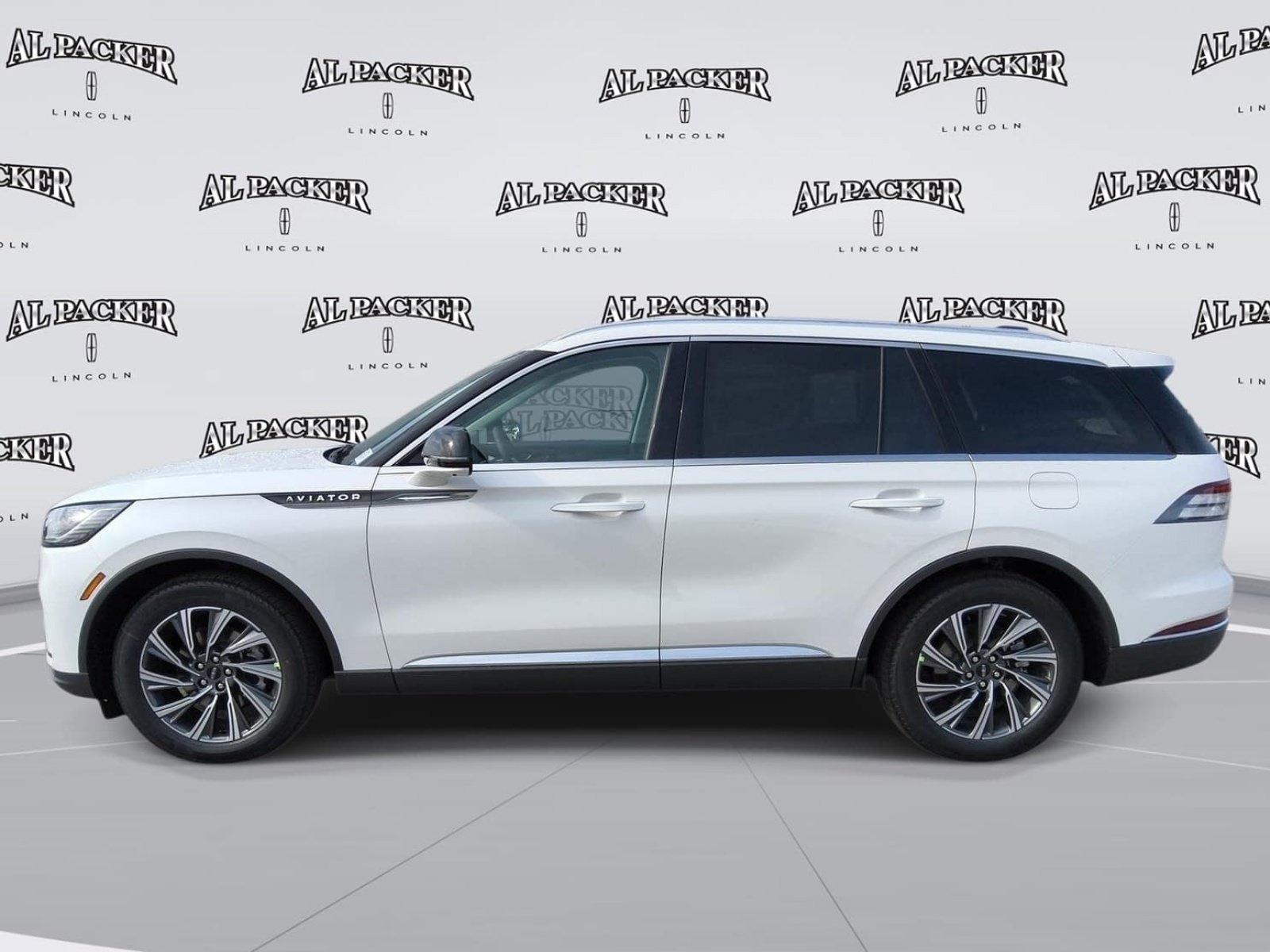 New 2026 Lincoln Aviator 2WD image 2