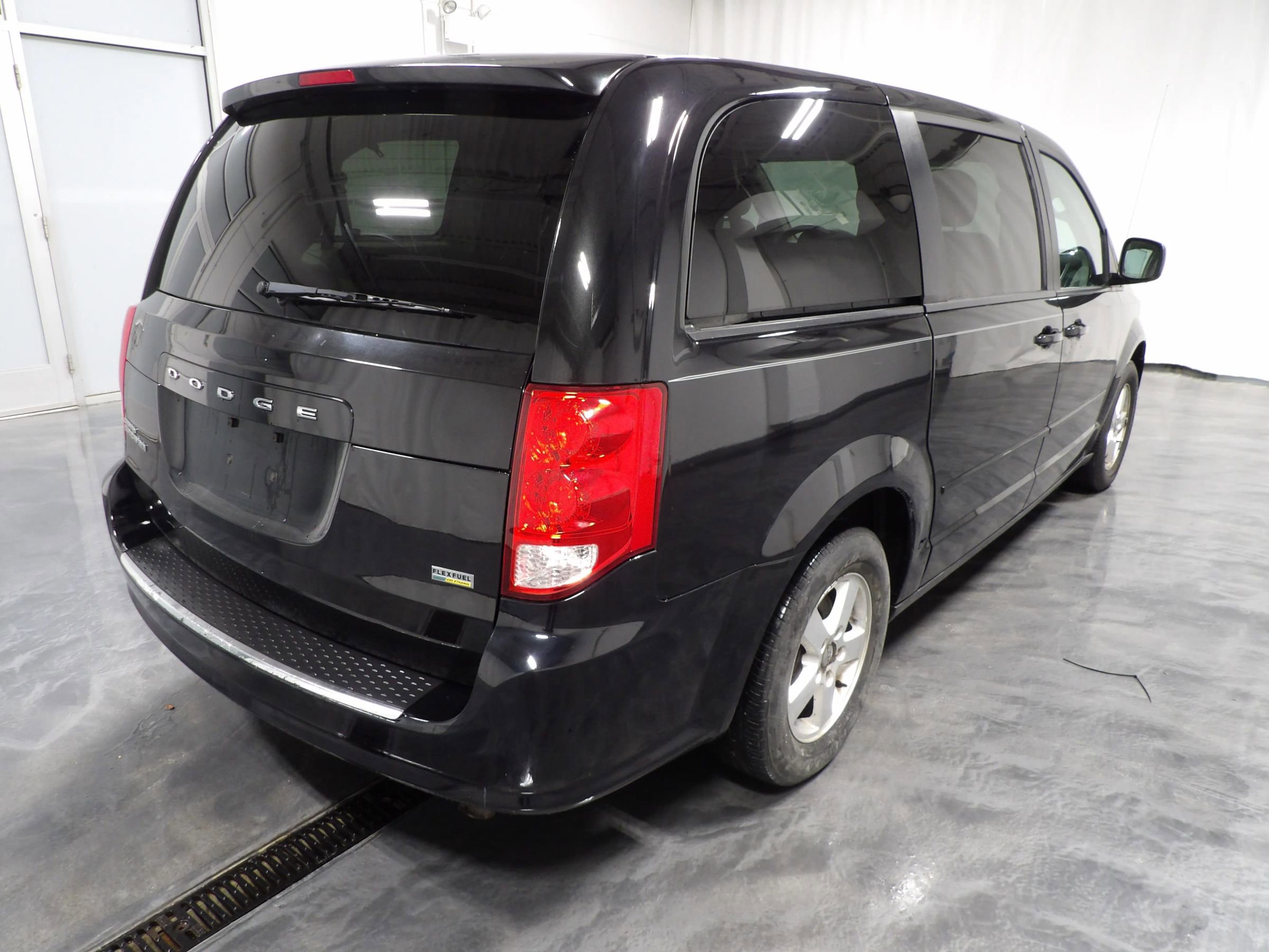 Used 2013 Dodge Grand Caravan SXT image 4