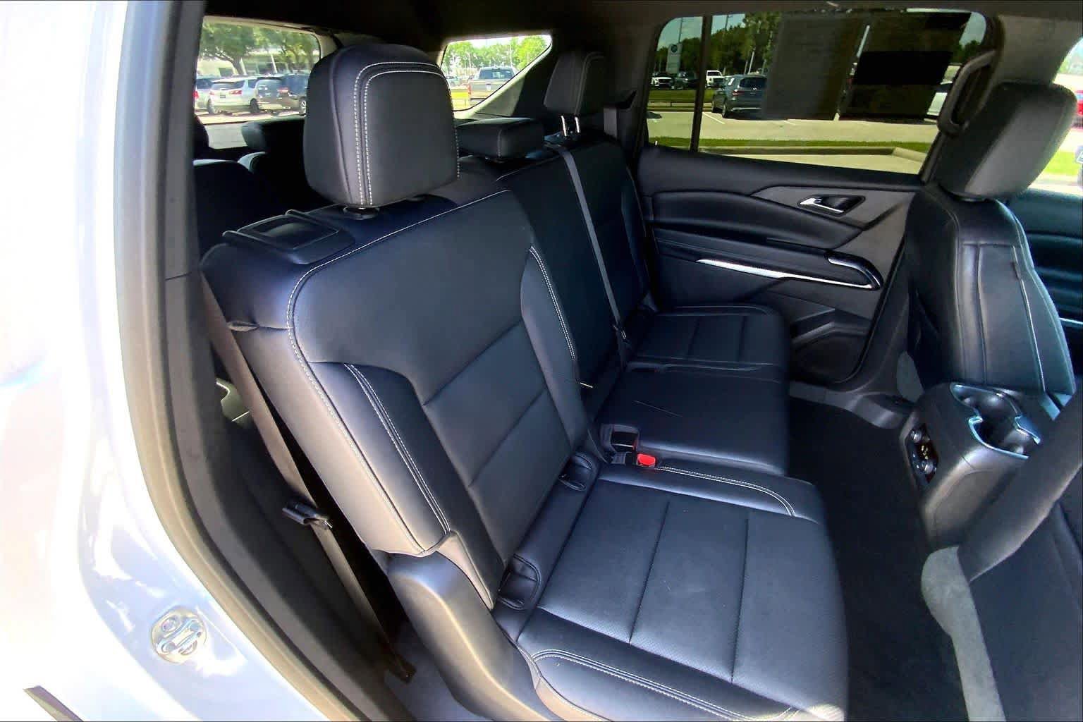 Used 2025 Chevrolet Traverse LT w/ LPO, Floor Liner Package FWD image 18
