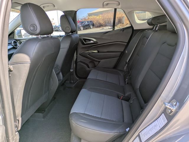 Used 2025 Chevrolet Trax LT w/ LT Convenience Package FWD image 31