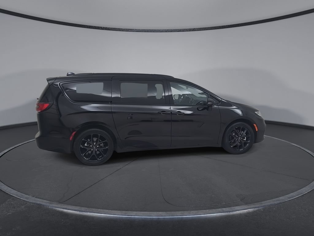 Certified 2025 Chrysler Pacifica Limited FWD image 18