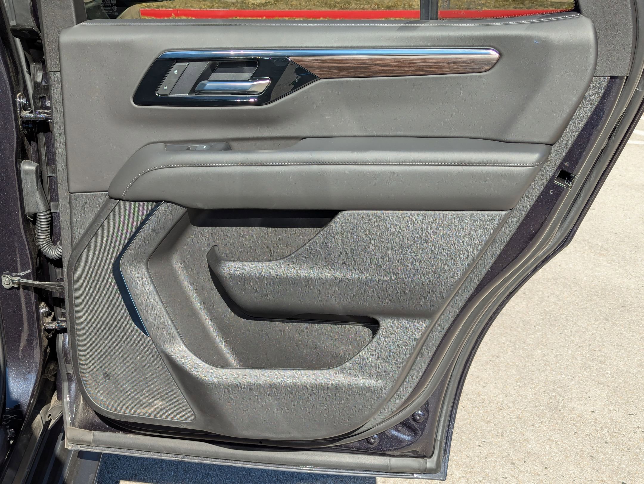 Used 2025 Chevrolet Tahoe LT image 26