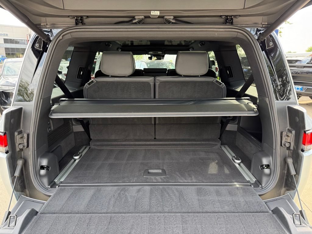 Used 2025 Rivian R1S Adventure AWD/4WD image 19