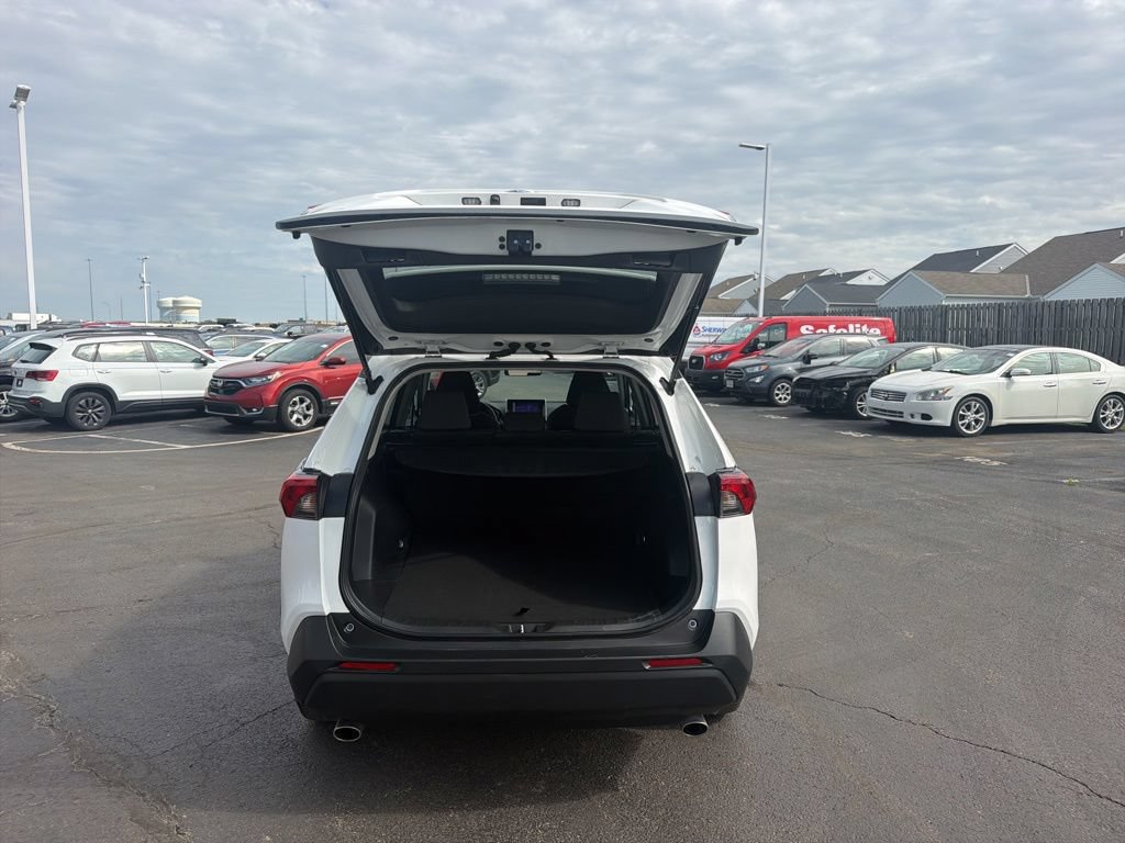 Used 2023 Toyota RAV4 XLE AWD/4WD image 46