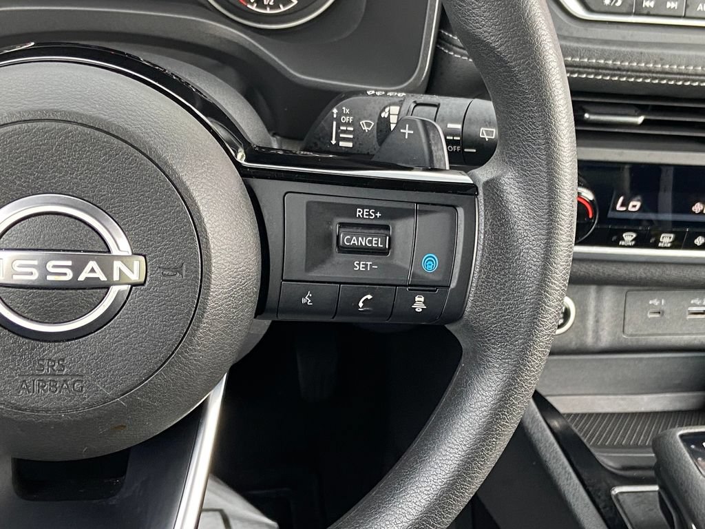 Used 2023 Nissan Rogue SV FWD image 14