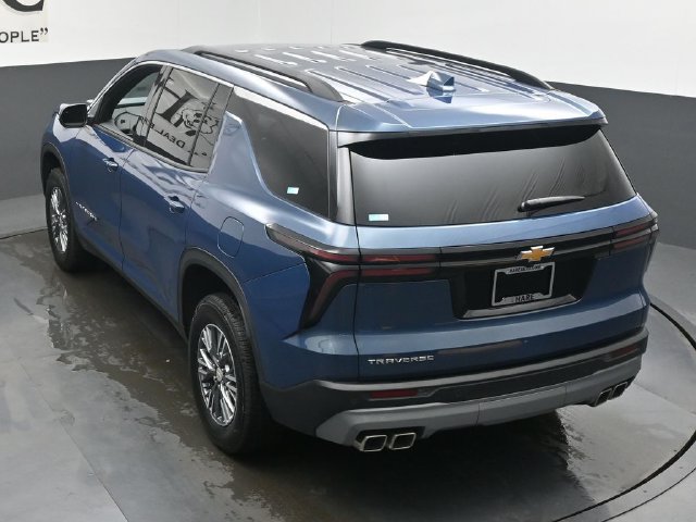 Used 2025 Chevrolet Traverse LT FWD image 48