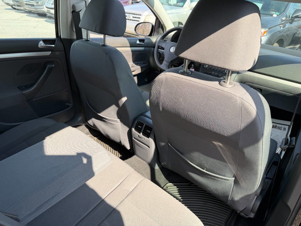 Used 2009 Volkswagen Rabbit S image 34