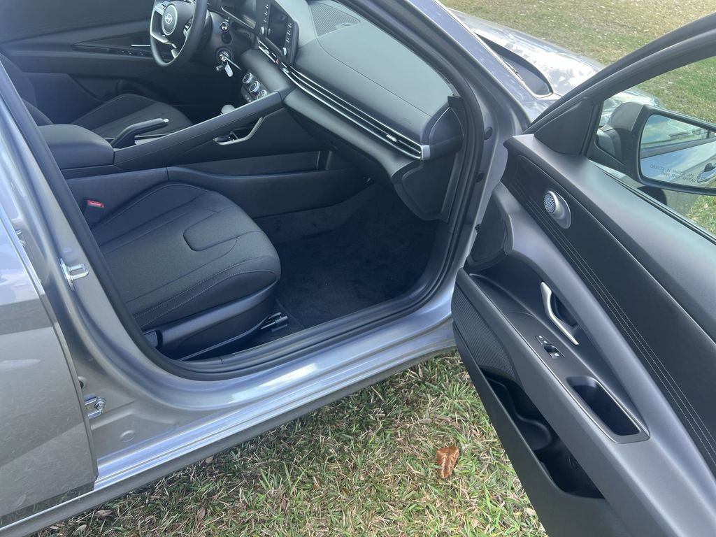 Used 2026 Hyundai Elantra SE image 22