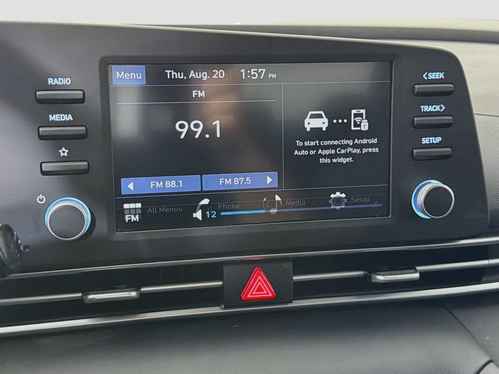 Used 2025 Hyundai Elantra SE FWD image 17