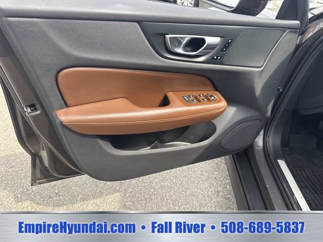 Used 2025 Volvo V60 B5 Cross Country Plus AWD/4WD image 18