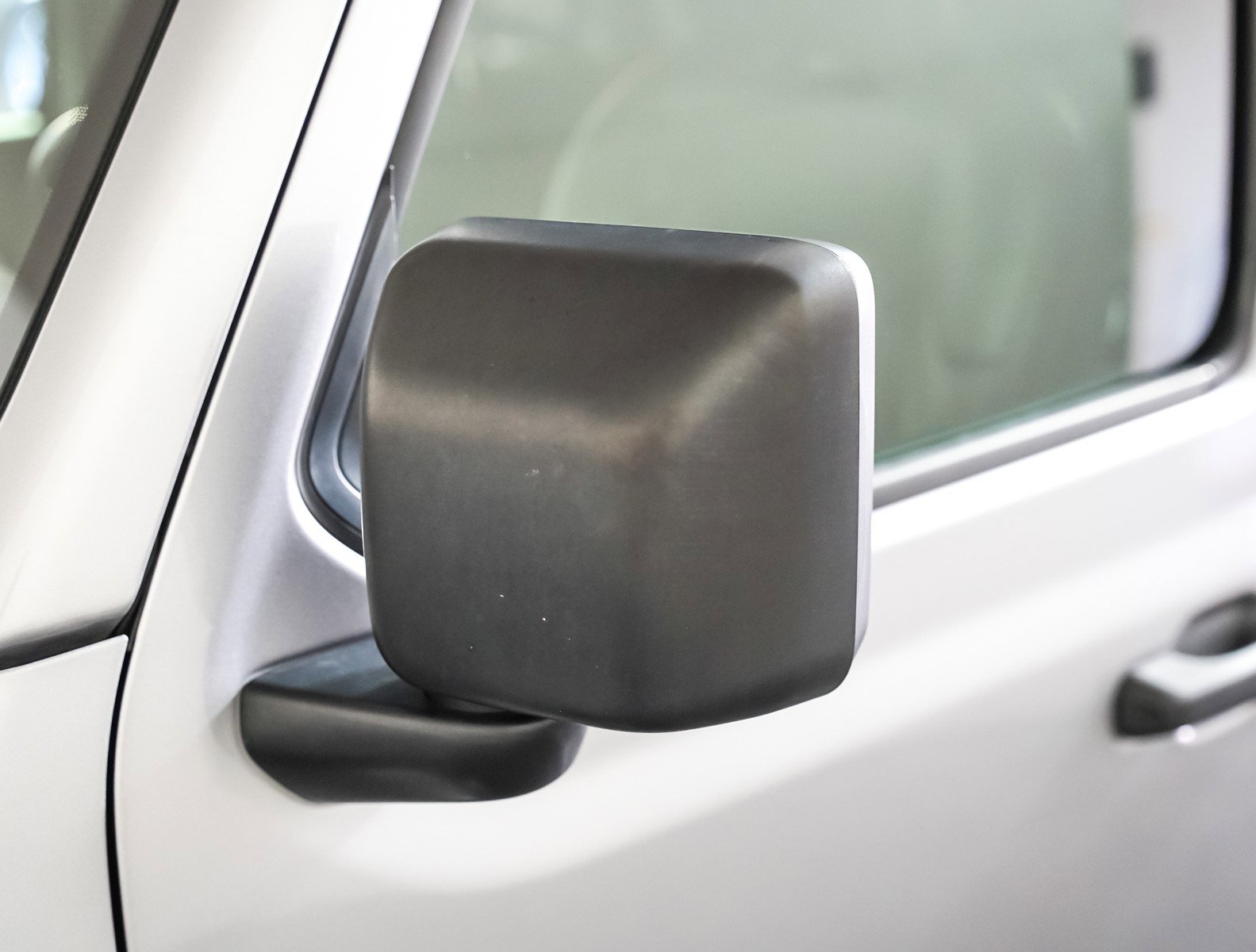 Used 2019 Jeep Wrangler Unlimited Sahara image 25