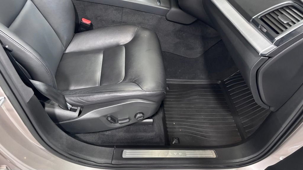 Certified 2023 Volvo XC90 B5 Core w/ Climate Package AWD/4WD image 18