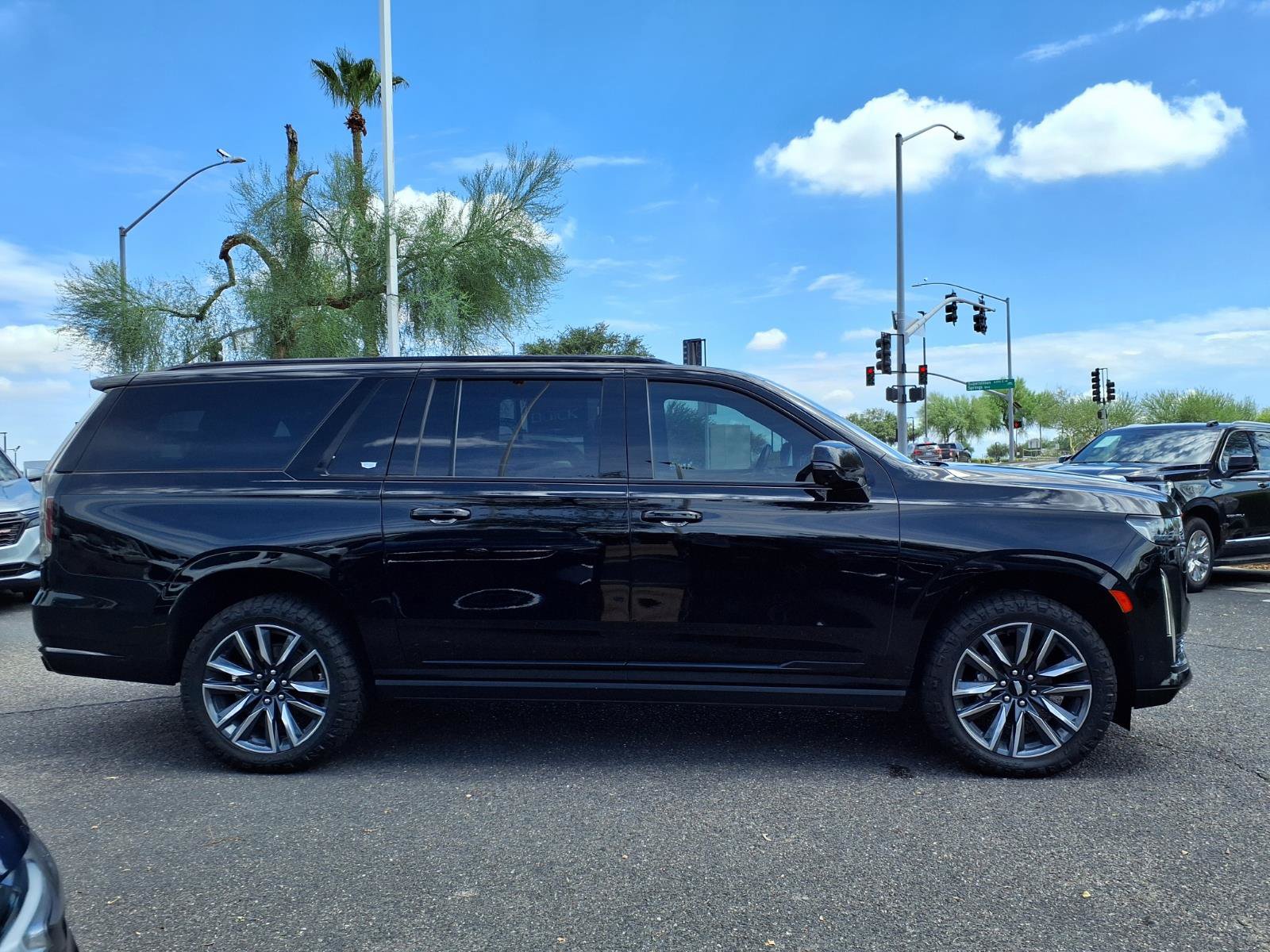 Used 2021 Cadillac Escalade ESV Sport w/ Driver Assist Tech Package AWD/4WD image 4