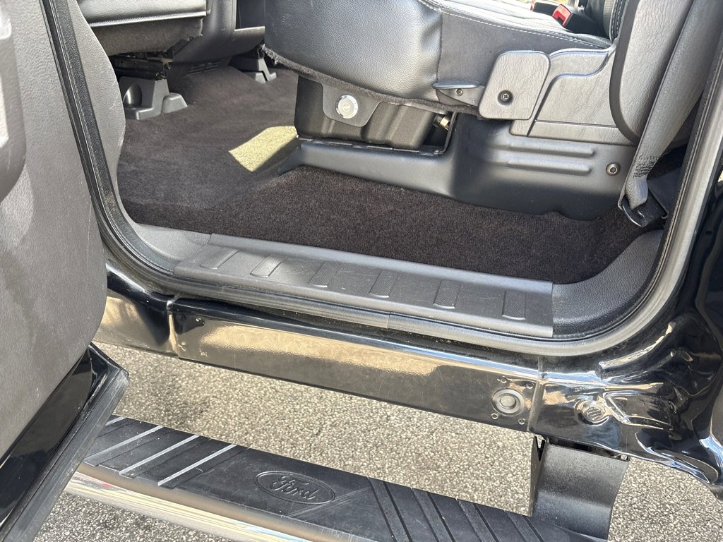 Used 2015 Ford F250 Lariat w/ Lariat Ultimate Package AWD/4WD image 32