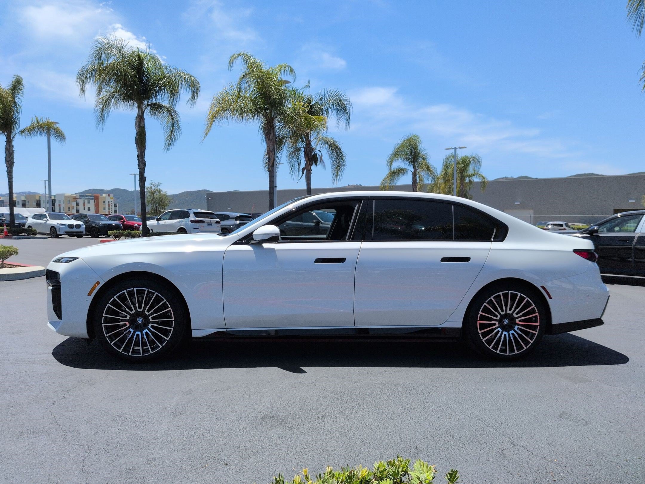 Certified 2025 BMW i7 xDrive60 AWD/4WD image 7