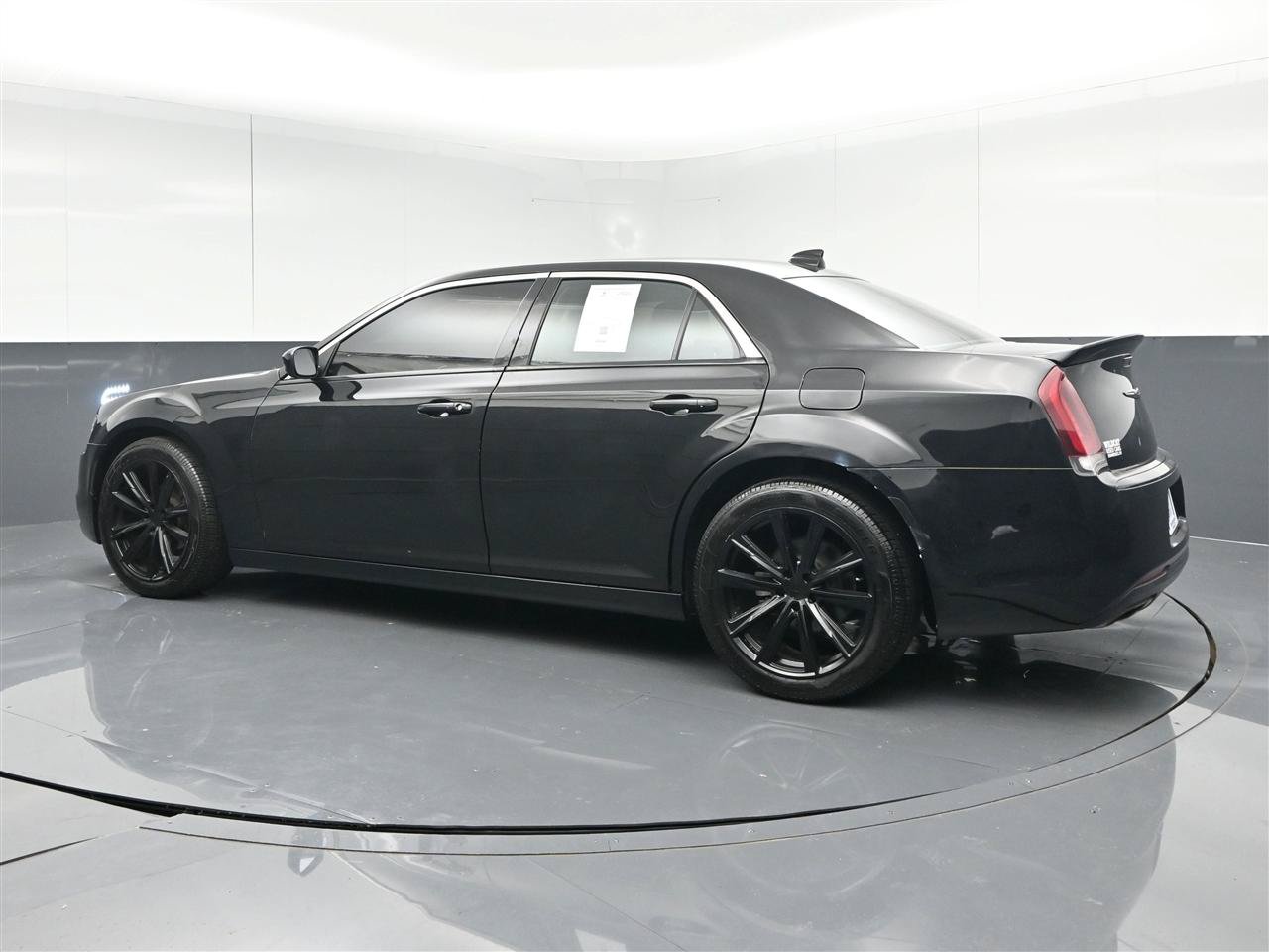 Used 2021 Chrysler 300 Touring w/ Sport Appearance Package RWD image 7