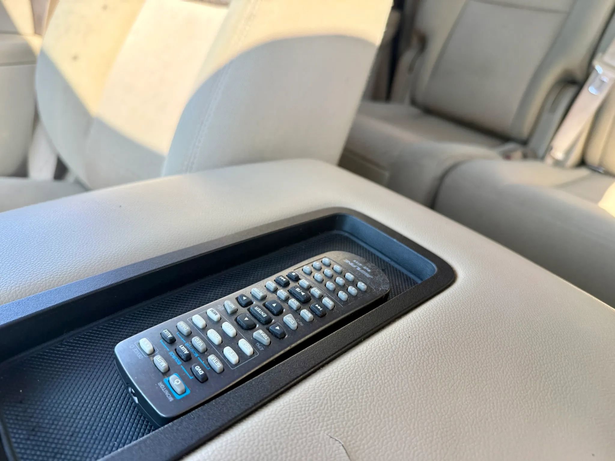 Used 2010 Chevrolet Suburban LS w/ Interior Plus Package AWD/4WD image 13