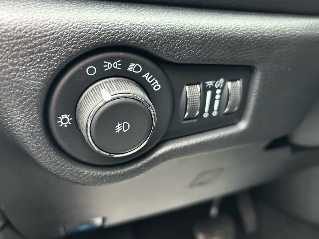New 2026 Chrysler Pacifica Select w/ S Appearance Package FWD image 14