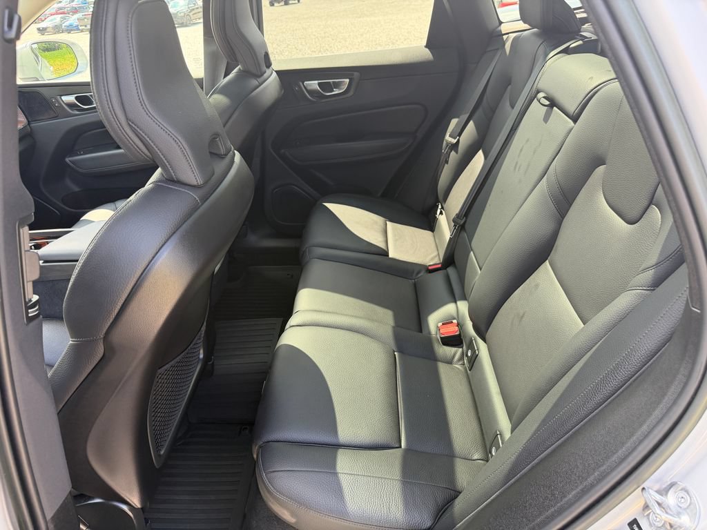 Used 2023 Volvo XC60 B5 Plus AWD/4WD image 26