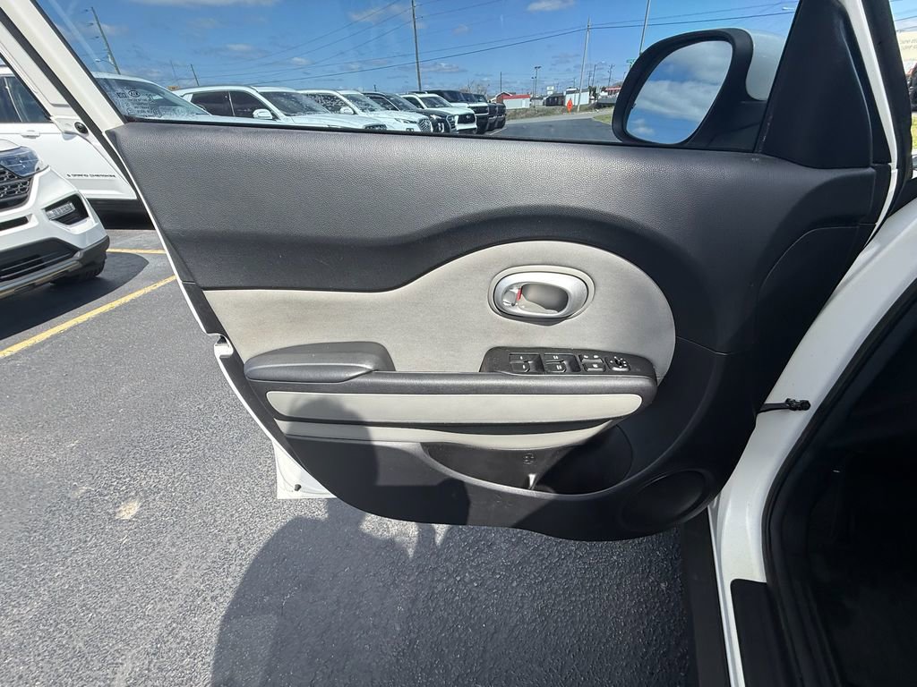 Used 2014 Kia Soul image 11