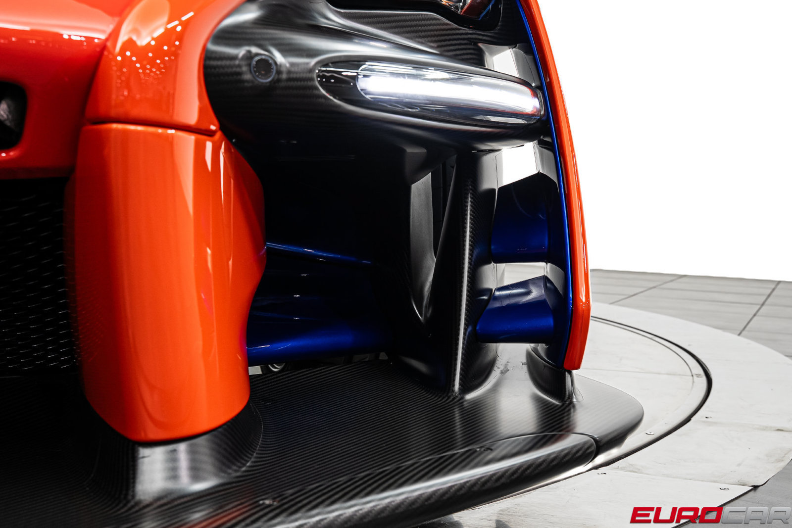 Used 2019 McLaren Senna RWD image 15