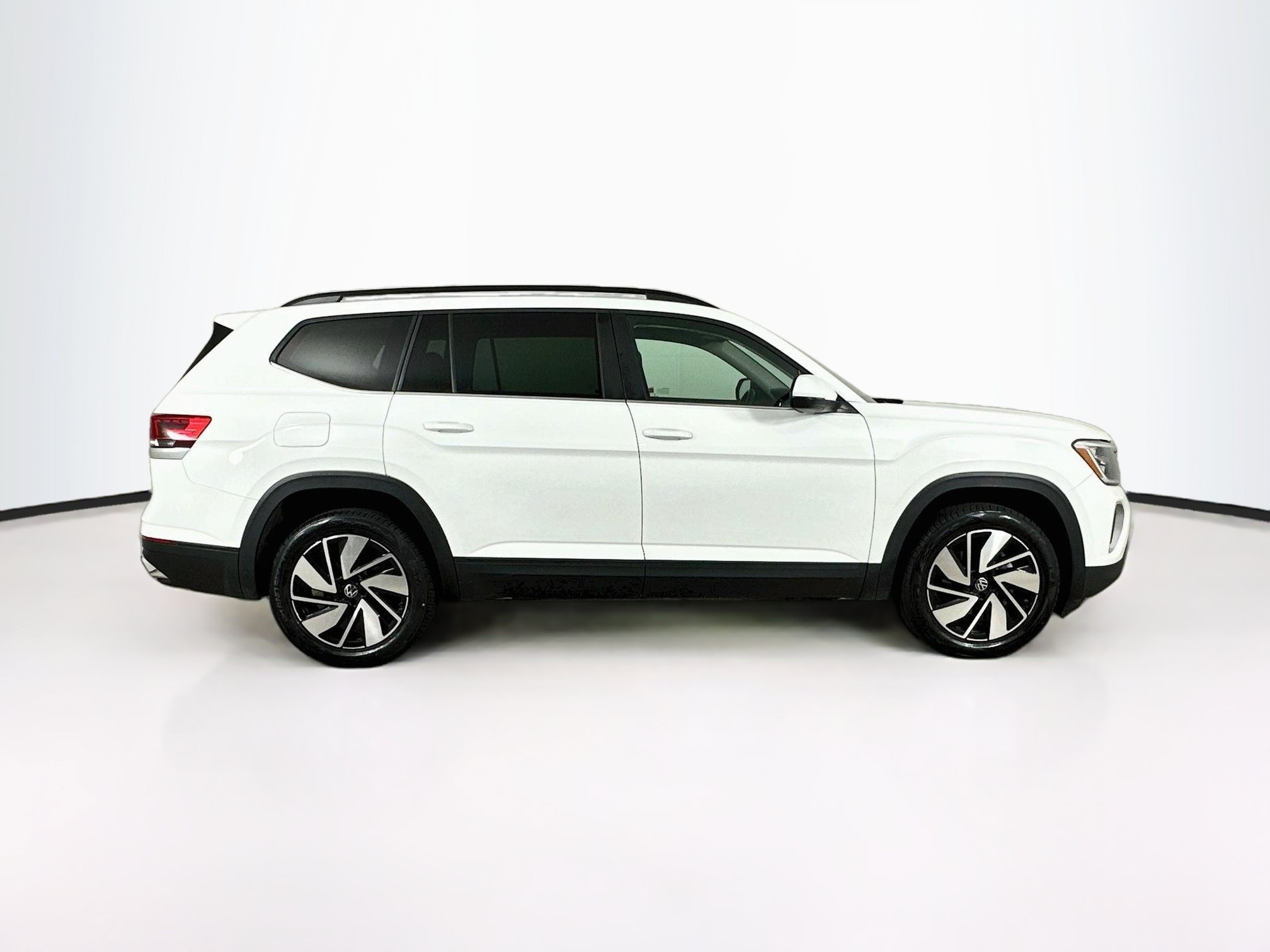 Used 2025 Volkswagen Atlas SE AWD/4WD image 10