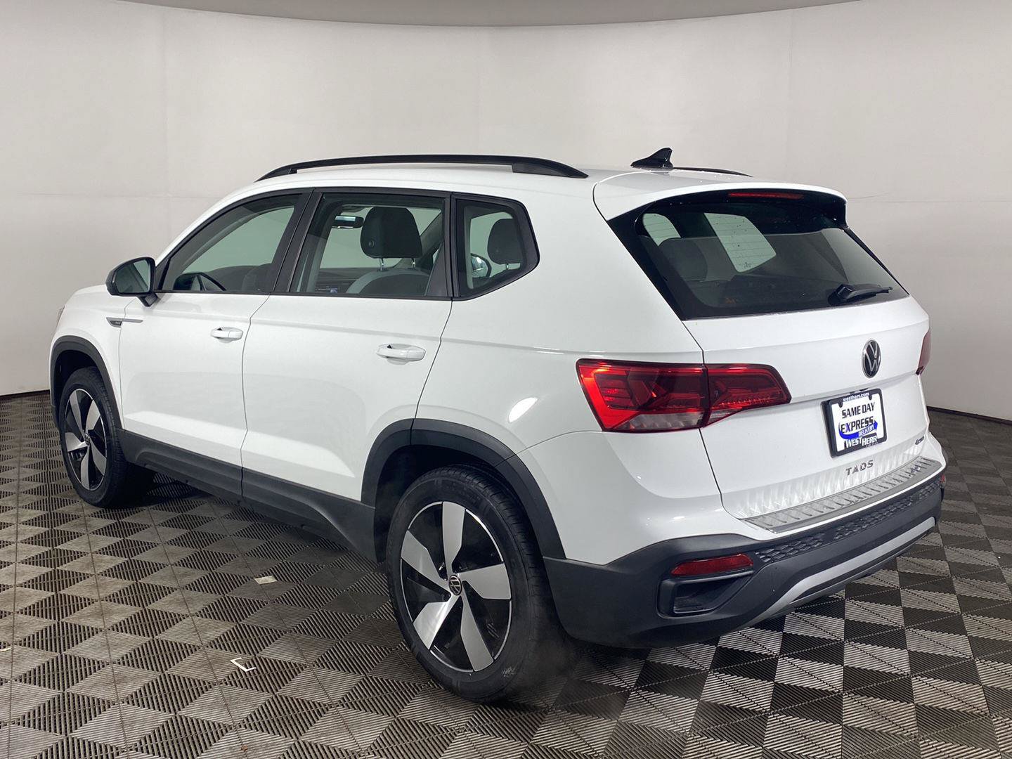 Used 2024 Volkswagen Taos S AWD/4WD image 8