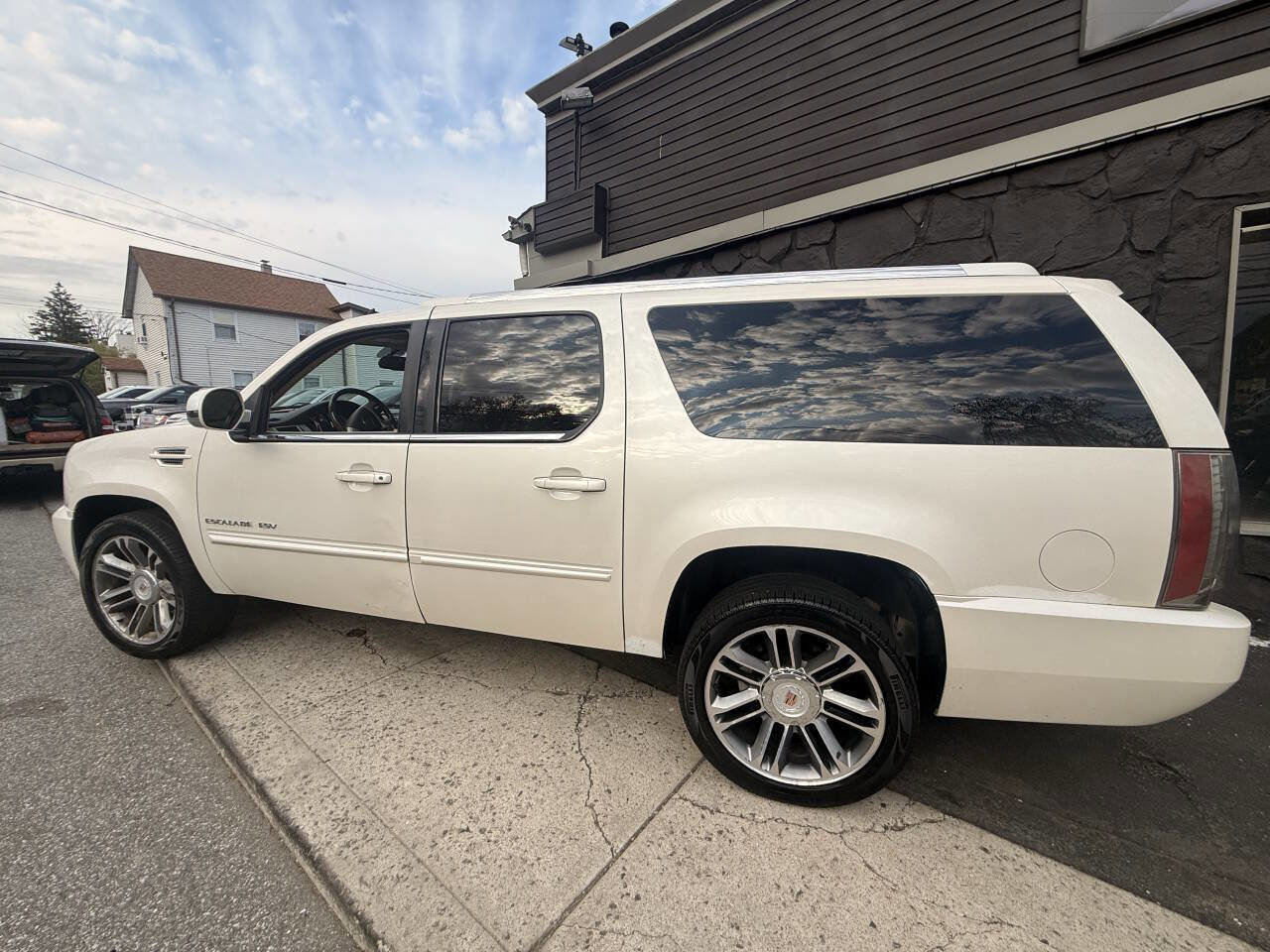 Used 2012 Cadillac Escalade ESV Premium AWD/4WD image 10
