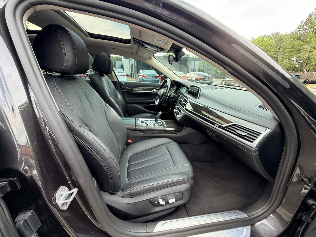 Used 2018 BMW 740i xDrive AWD/4WD image 15