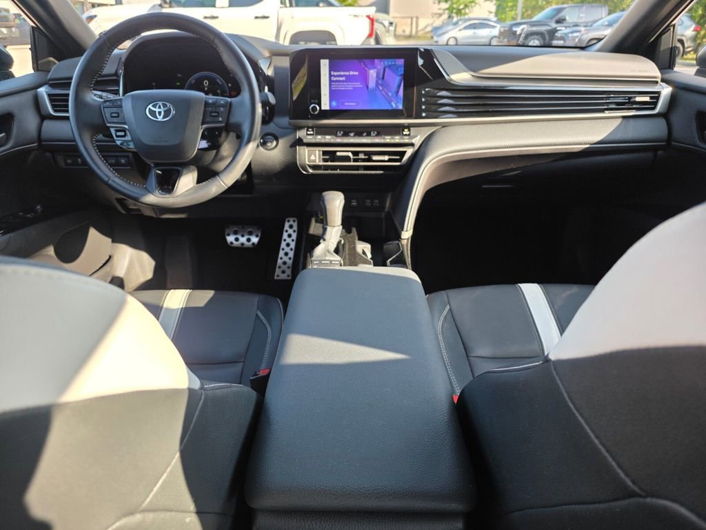 Used 2025 Toyota Camry SE w/ Convenience Package FWD image 5