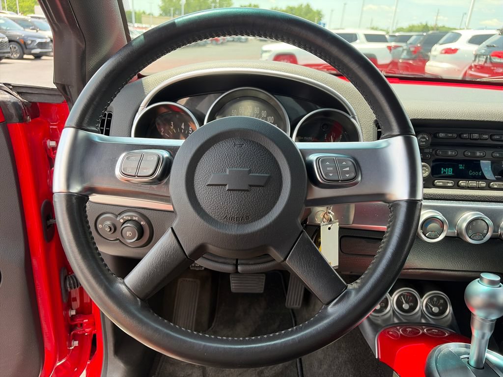 Used 2004 Chevrolet SSR w/ Preferred Equipment Group RWD image 11
