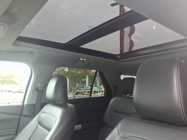Used 2023 Ford Explorer Limited w/ Equipment Group 301A RWD image 15