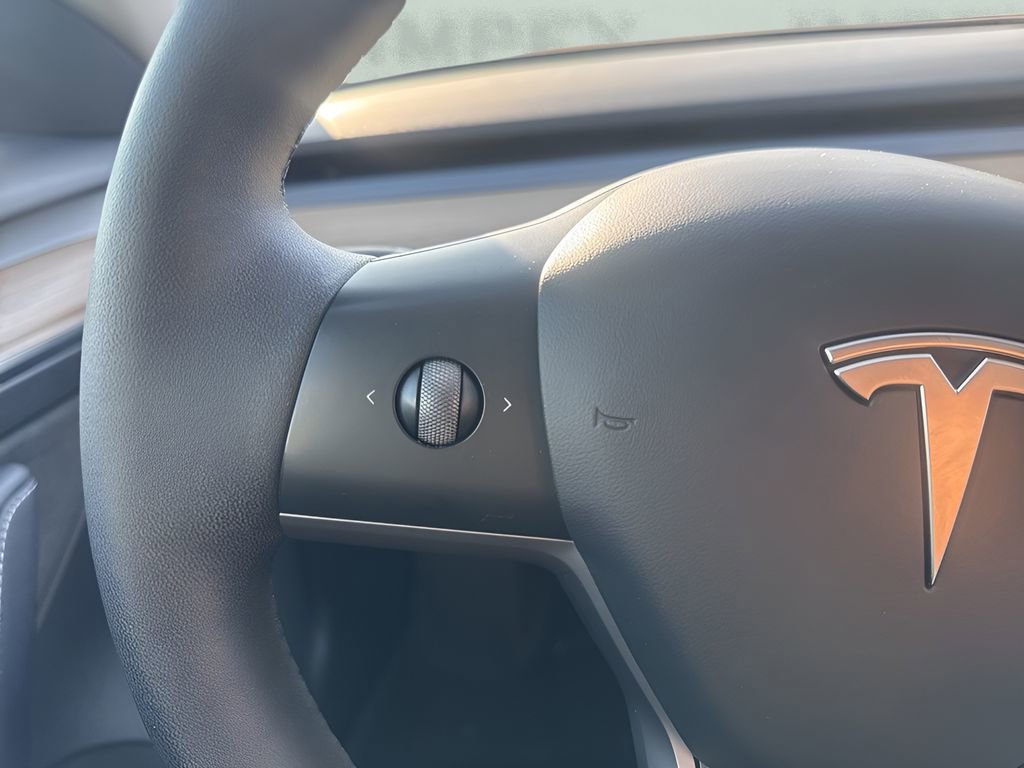 Used 2023 Tesla Model 3 Standard Range image 16
