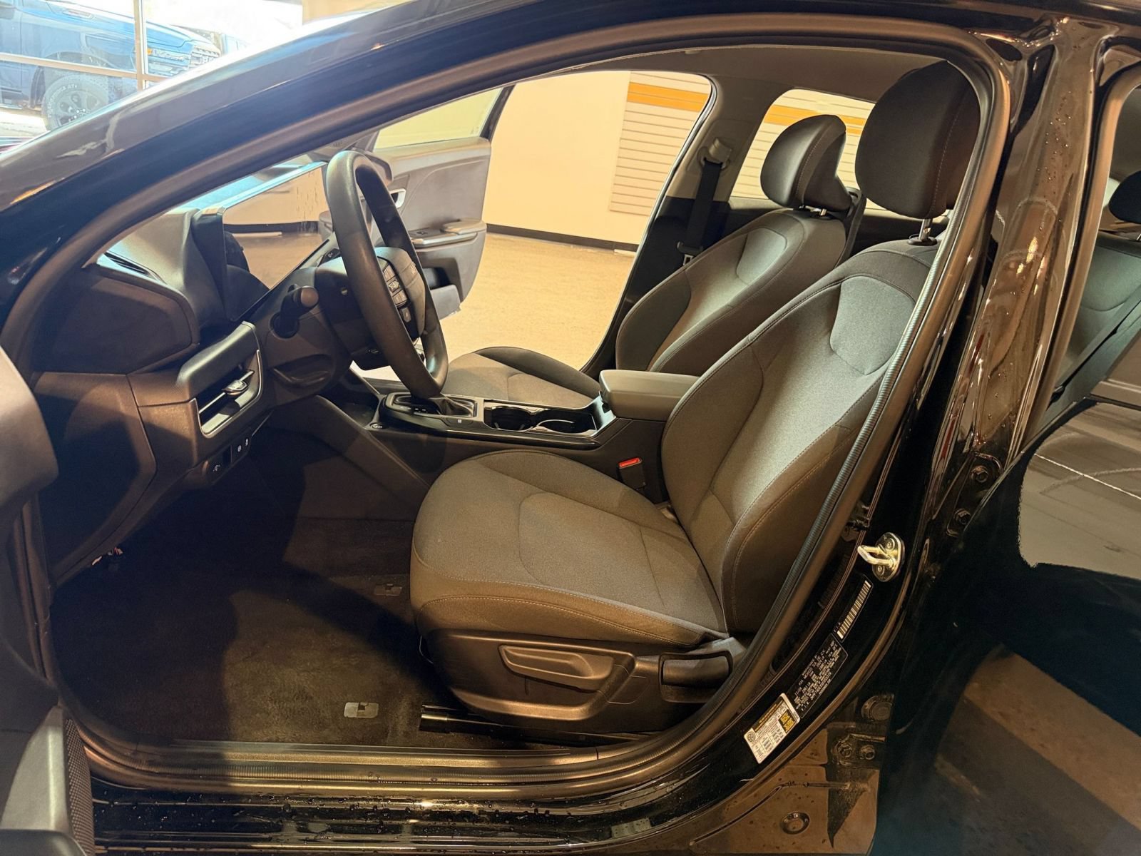 Used 2025 Kia K4 FWD image 26