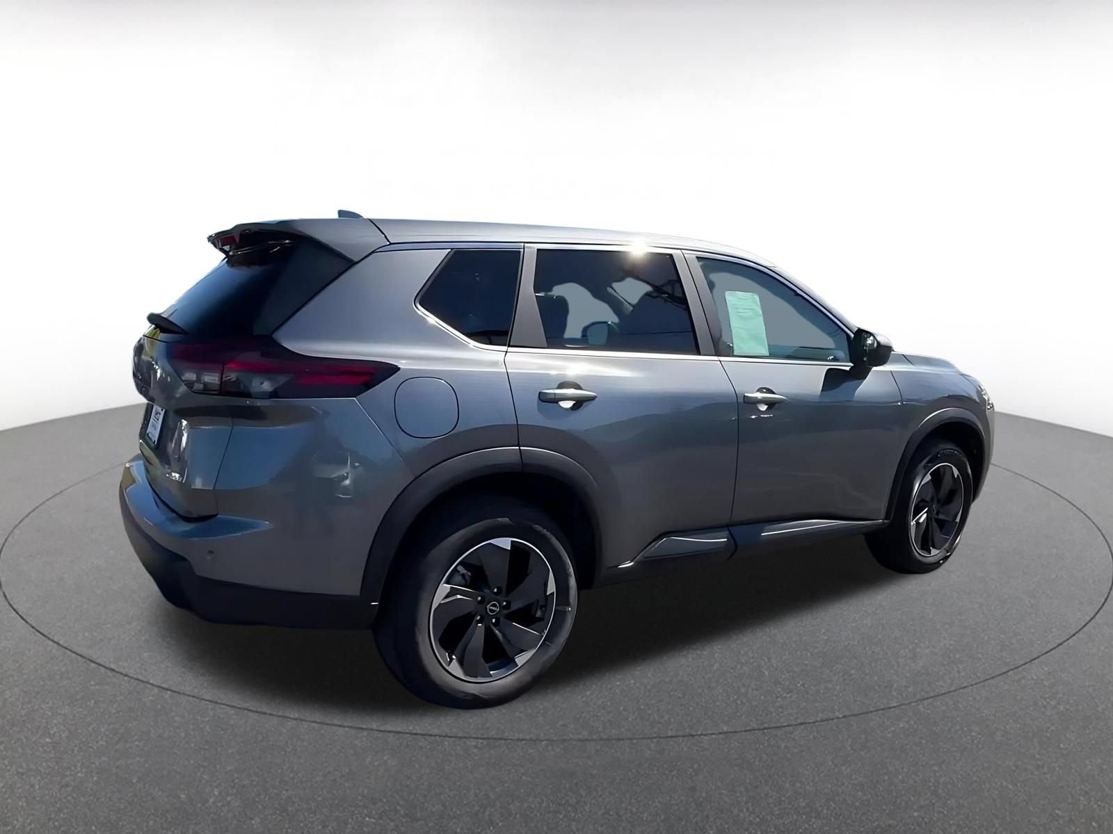 Used 2025 Nissan Rogue SV AWD/4WD image 14