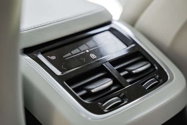 Certified 2023 Volvo XC90 T8 Ultimate w/ Lounge Package AWD/4WD image 32