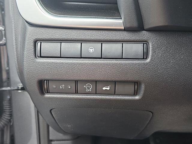 Used 2025 Nissan Rogue SV AWD/4WD image 31
