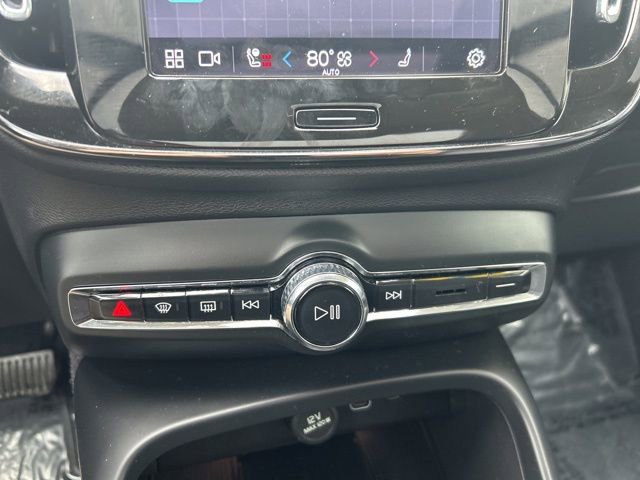 Certified 2025 Volvo XC40 B5 Core image 24