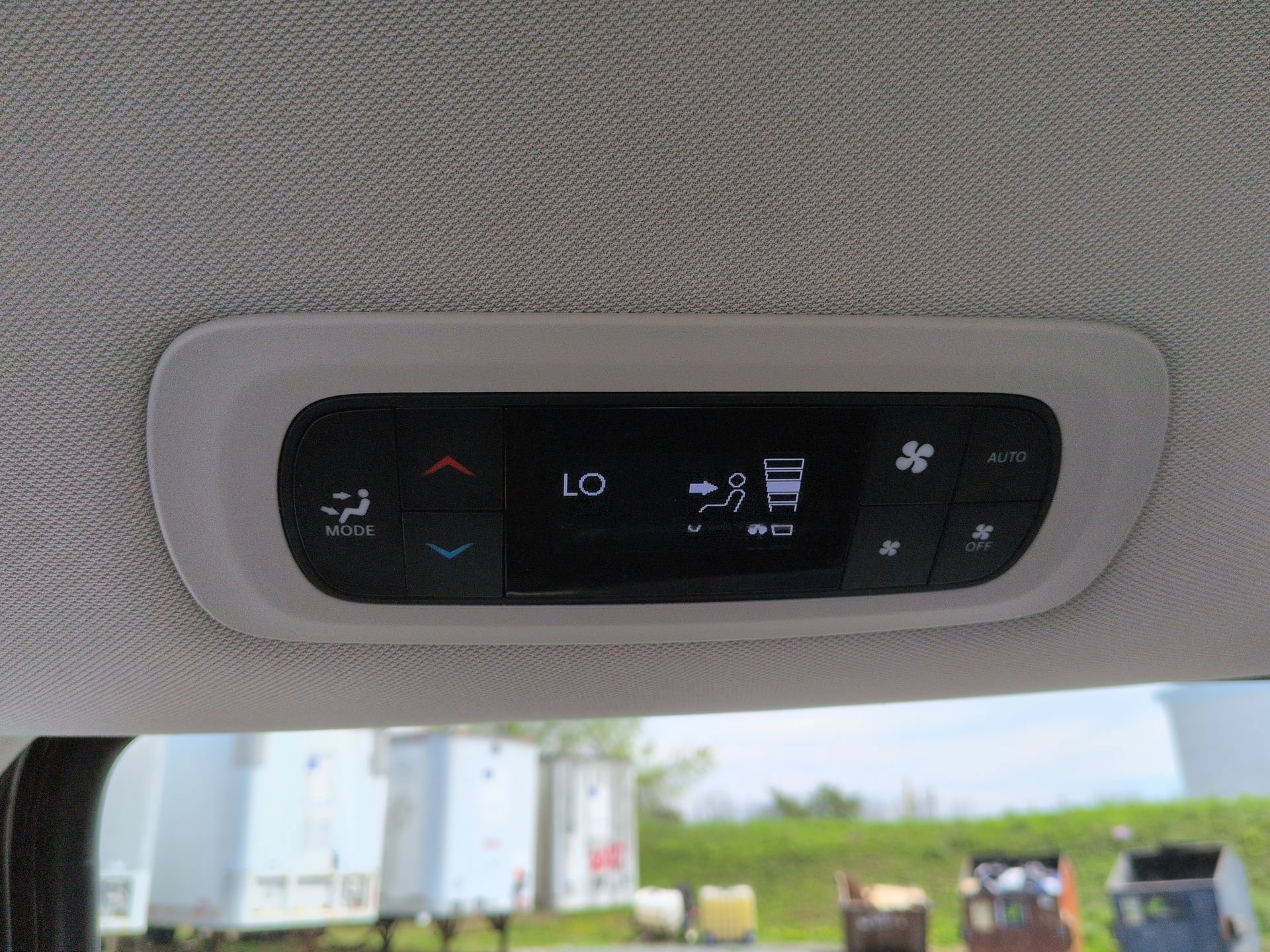 Used 2024 Chrysler Pacifica Touring-L FWD image 20