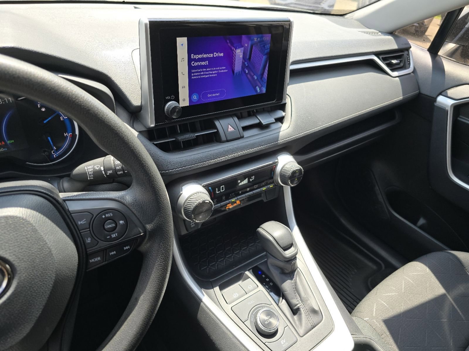 Used 2024 Toyota RAV4 XLE AWD/4WD image 27