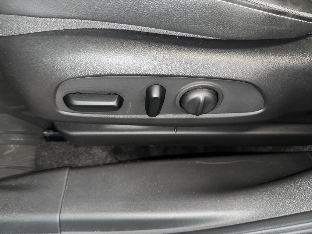 Used 2022 Buick Encore GX Essence w/ Experience Buick Package AWD/4WD image 3