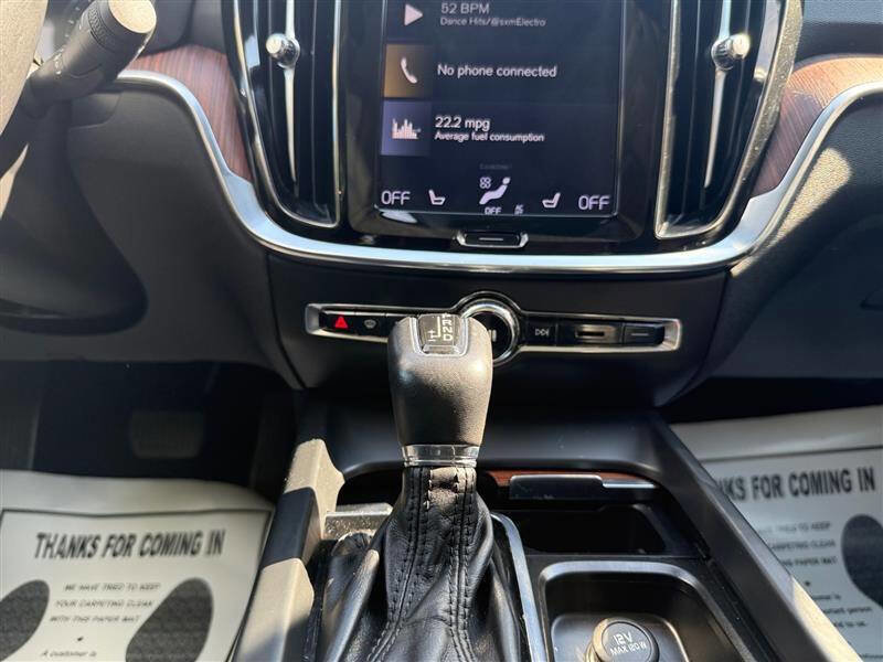 Used 2021 Volvo S60 T5 Momentum image 11