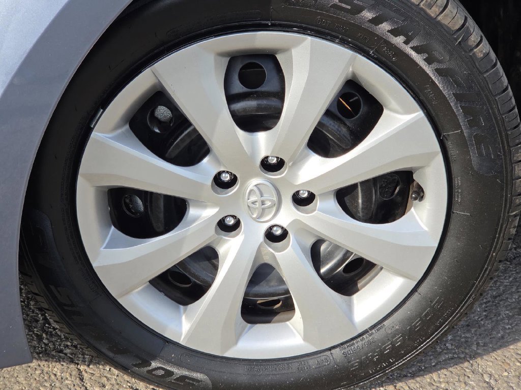 Used 2025 Toyota Corolla LE FWD image 8