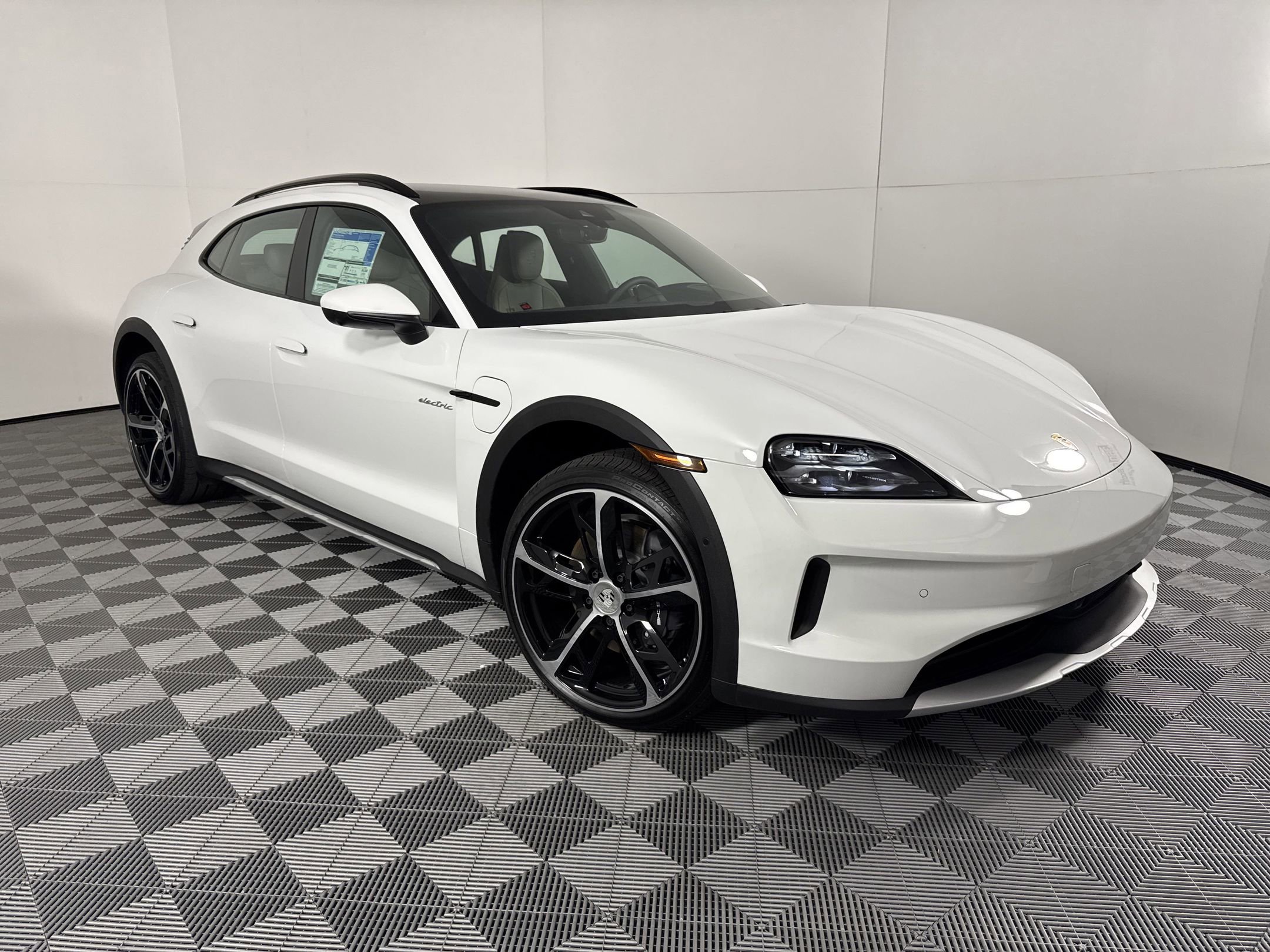 Used 2025 Porsche Taycan 4 Cross Turismo image 7