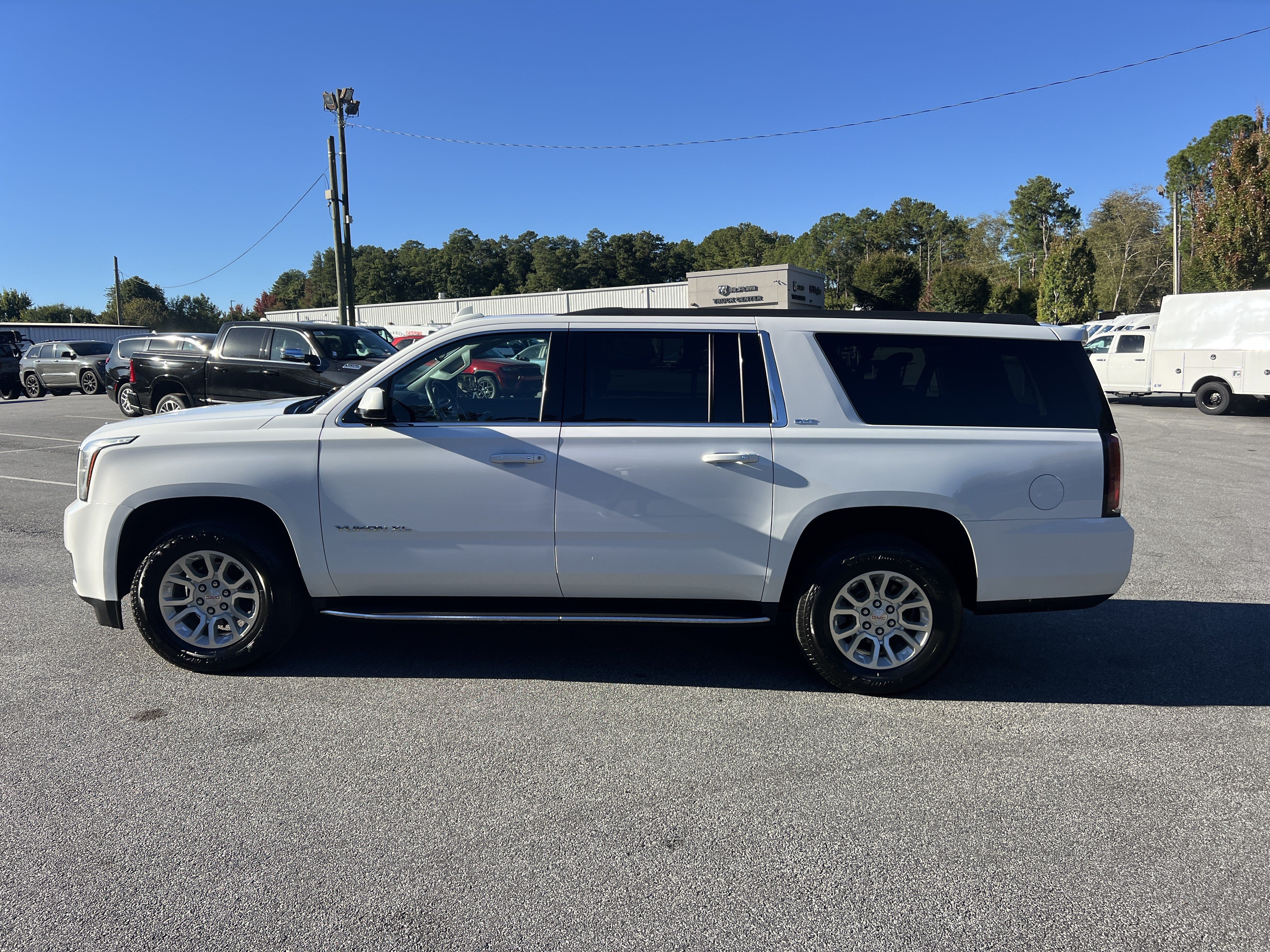 Used 2020 GMC Yukon XL SLT AWD/4WD image 4